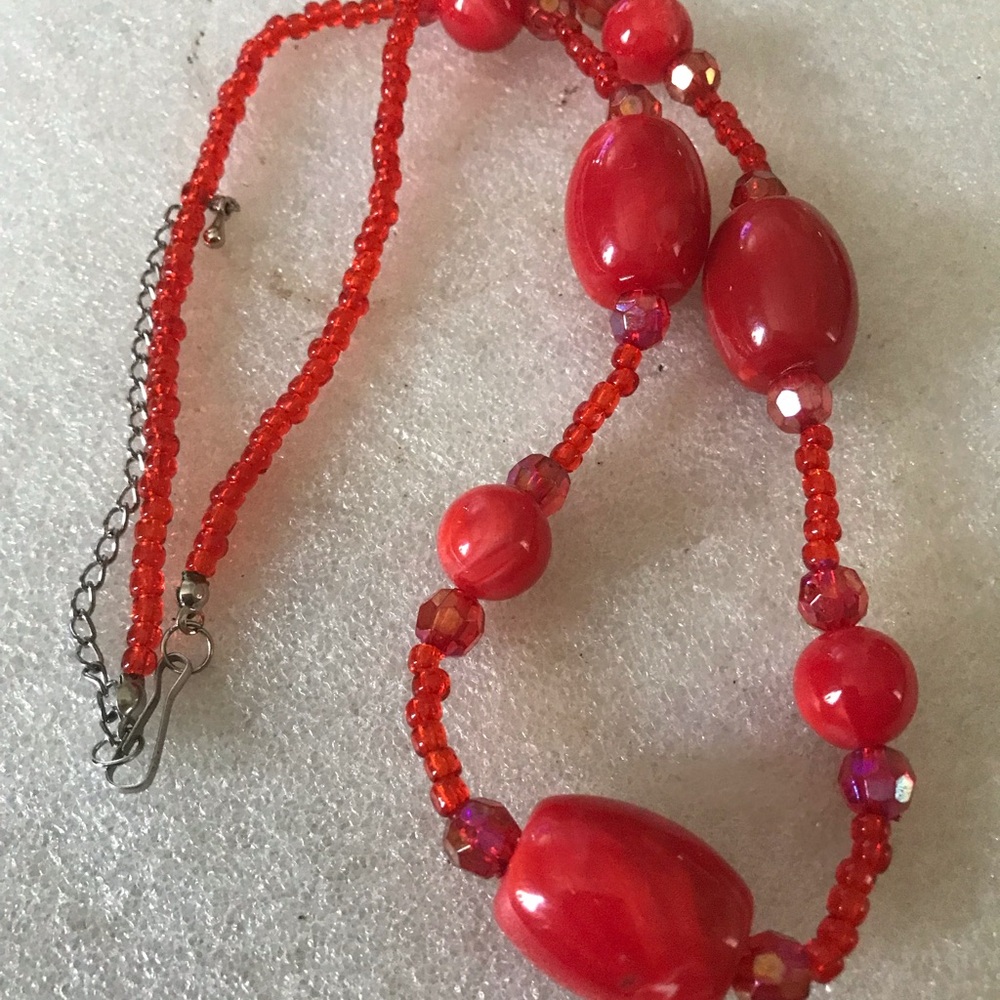Red Beaded Women's Necklace bakelite